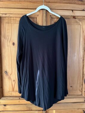 Lululemon Women's Black Long-Sleeve Scoop Neck Top
